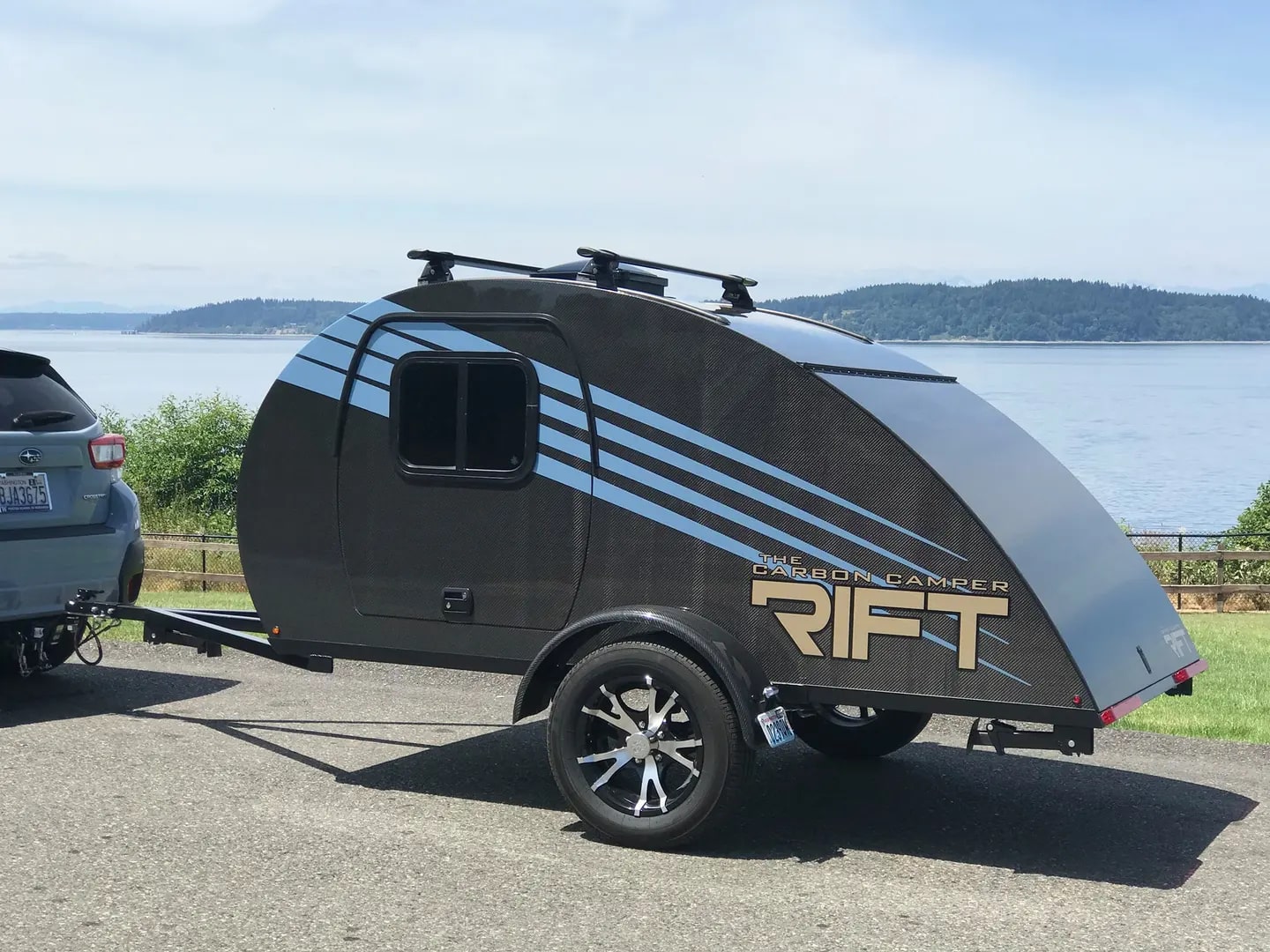 Rift: кемпер-«капля» из углеволокна для прицепа к электромобилю или ...