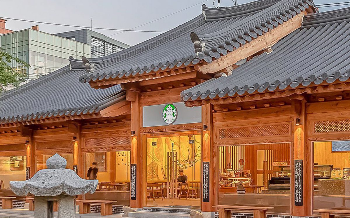 Новое заведение Starbucks в Южной Корее выполнено в стиле традиционного дома «ханок»