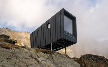 В итальянской долине Альп возвышается новый домик для туристов Bivacco Brédy