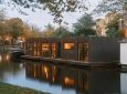 Этот экологичный плавучий дом построен из пробки и древесины