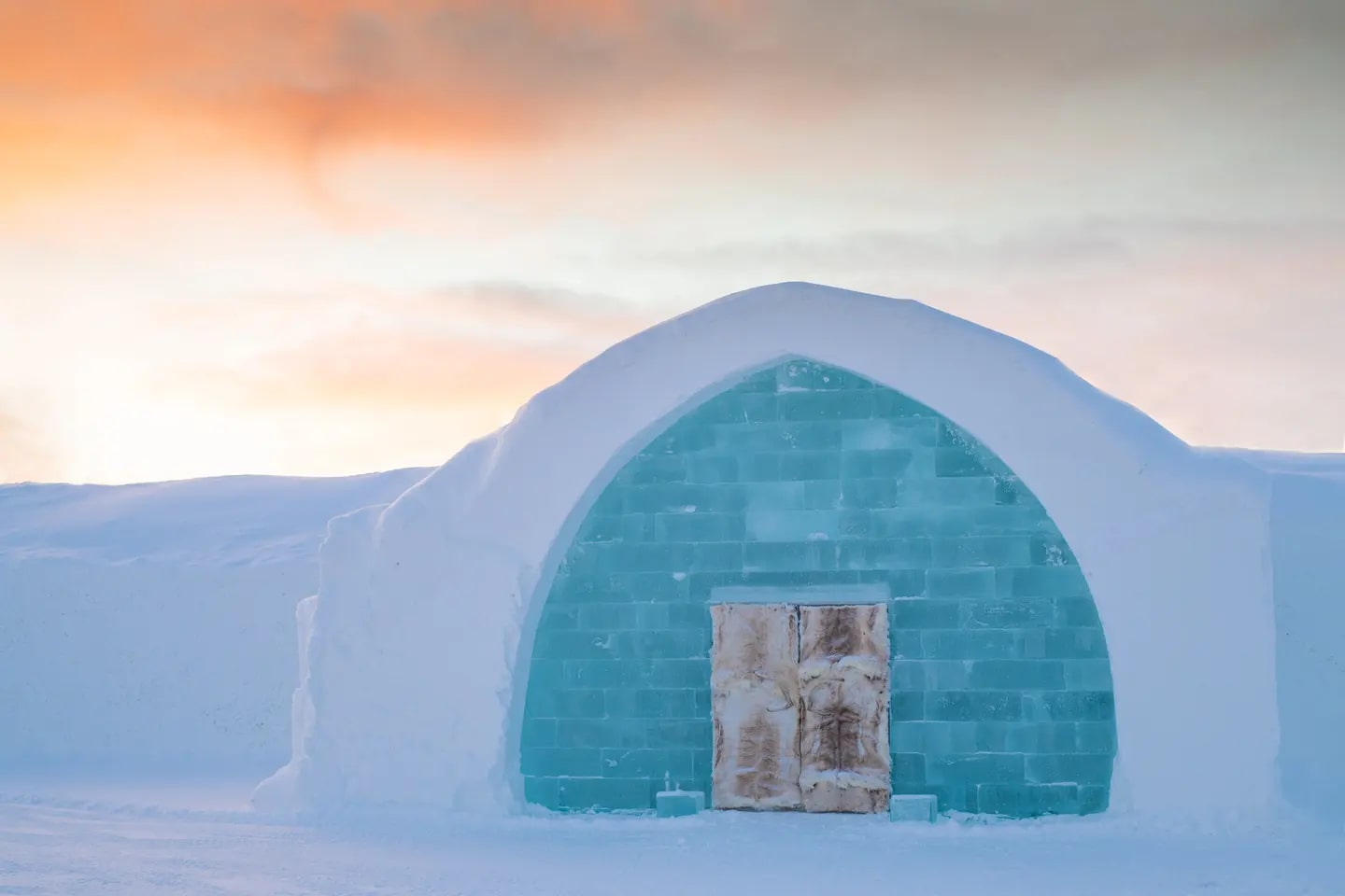 Включи ледяной страх. Icehotel Швеция Юккасъярви. Icehotel Швеция открытие. Ледяной отель в Швеции. Ледяной отель в Швеции Люкс.