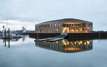 Потрясающий деревянный морской центр построен в Дании