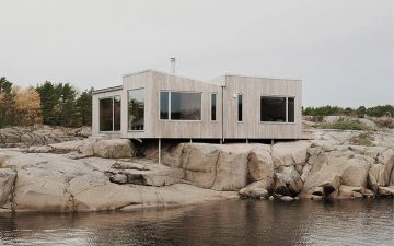 Деревянный мини-дом для отдыха на скалах норвежского архипелага