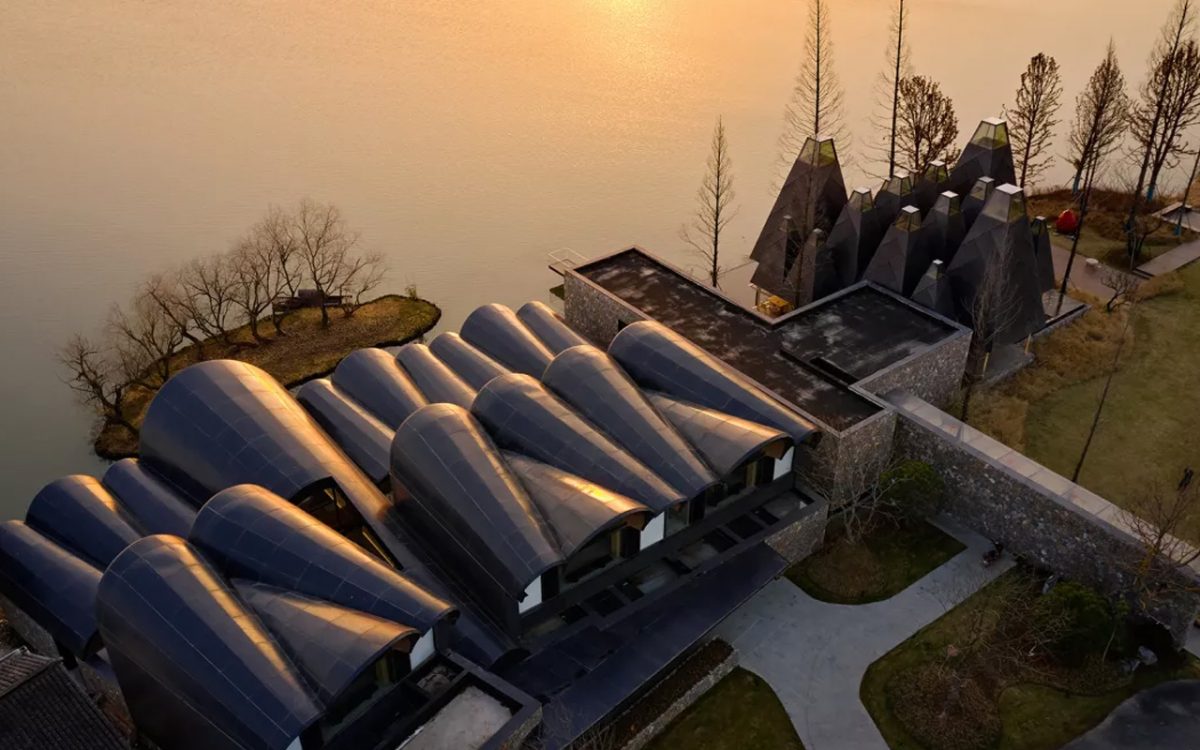Новый бутик-отель в Китае дополняет красоту близлежащей реки