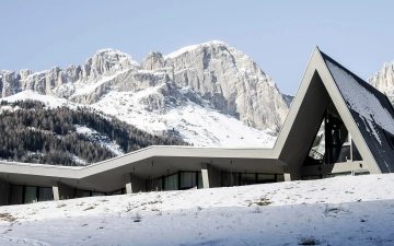 В спа-отеле в Доломитовых Альпах появилась новая красивая и функциональная пристройка