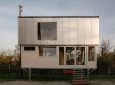 Этот двухэтажный крошечный дом меняет представление о современных условиях жизни