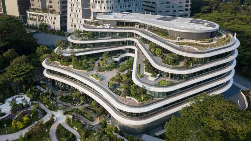 В Сингапуре появилось офисное здание с каскадом «садовых террас»