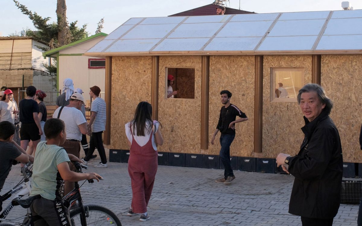 Сигеру Бан предлагает для Марокко бревенчатый дом из бумаги как временное жилье при стихийных бедствиях