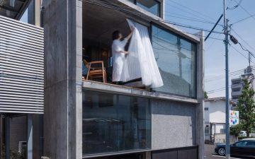 Эта адаптируемая квартира-студия в Японии спроектирована как «одна большая комната» для жизни и работы