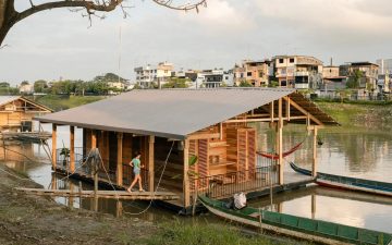 Плавучий дом в Эквадоре предназначен для сохранения многовековой плавучей деревни
