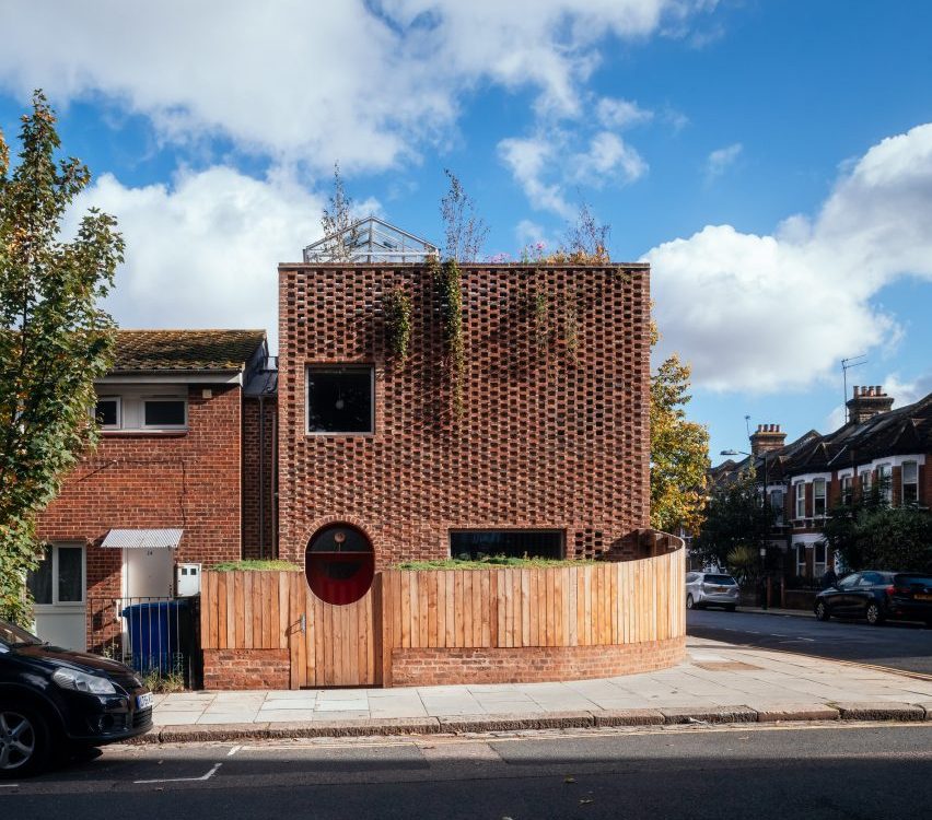 Peckham House: характерный семейный дом с тремя садами в Лондоне