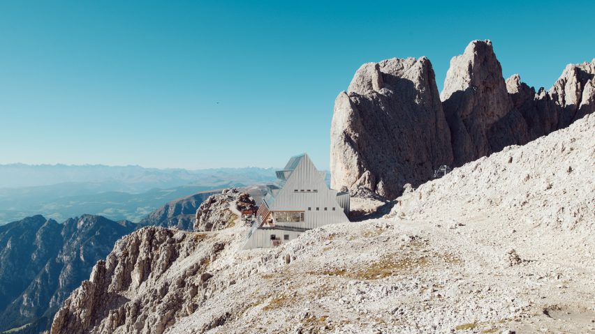 В итальянских Альпах появился светоотражающий горный ретрит