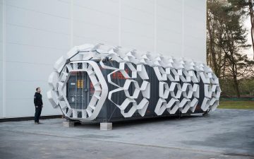 Moonshot: грузовой контейнер, превращенный в крошечное лунное жилище