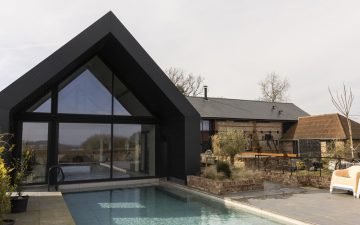 Foxhole Barns: современный семейный дом на месте заброшенной молочной фермы
