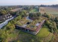House in the Slope: дом на берегу реки
