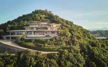 Эта вилла на склоне холма – настоящий шедевр дизайна