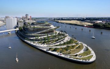 Амбициозная музыкальная площадка совмещает театр и парк