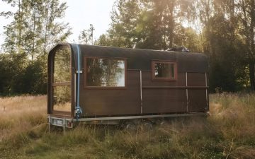 Бескаркасный мини-дом в деревенском стиле по доступной цене