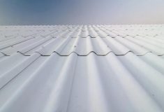 Новая краска для крыш блокирует 97% солнечного света и поглощает влагу из воздуха