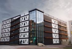 Лопасти ветряных турбин получили вторую жизнь в уникальном городском сооружении