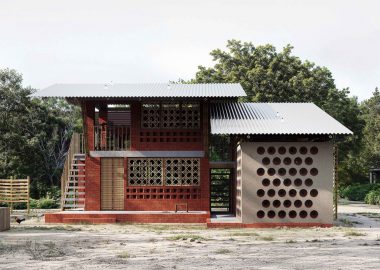 Этот дом за 2500 долларов спасает от жары с помощью глиняных горшков