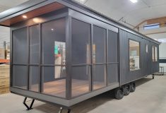 eVista King: мини-дом с просторной верандой