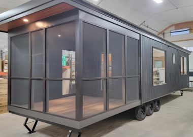 eVista King: мини-дом с просторной верандой eVista King: мини-дом с просторной верандой