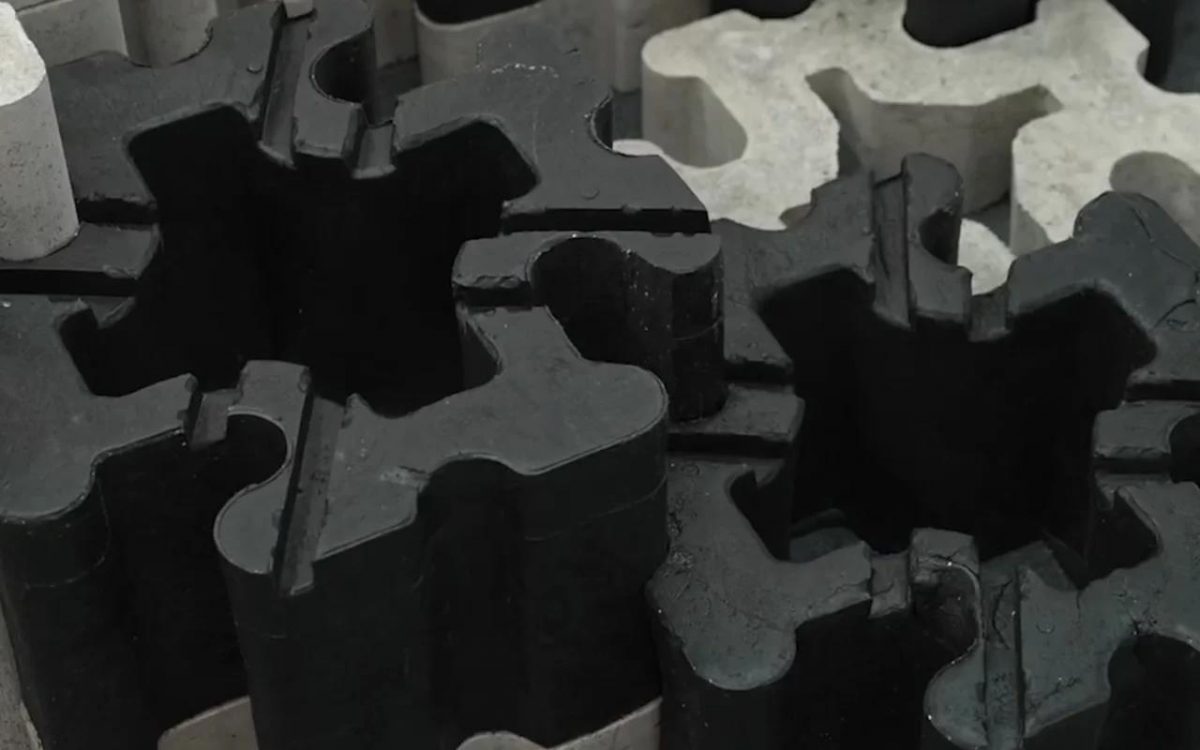 Eco-C CUBE: когда пластиковый мусор становится строительным материалом