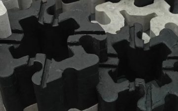 Eco-C CUBE: когда пластиковый мусор становится строительным материалом