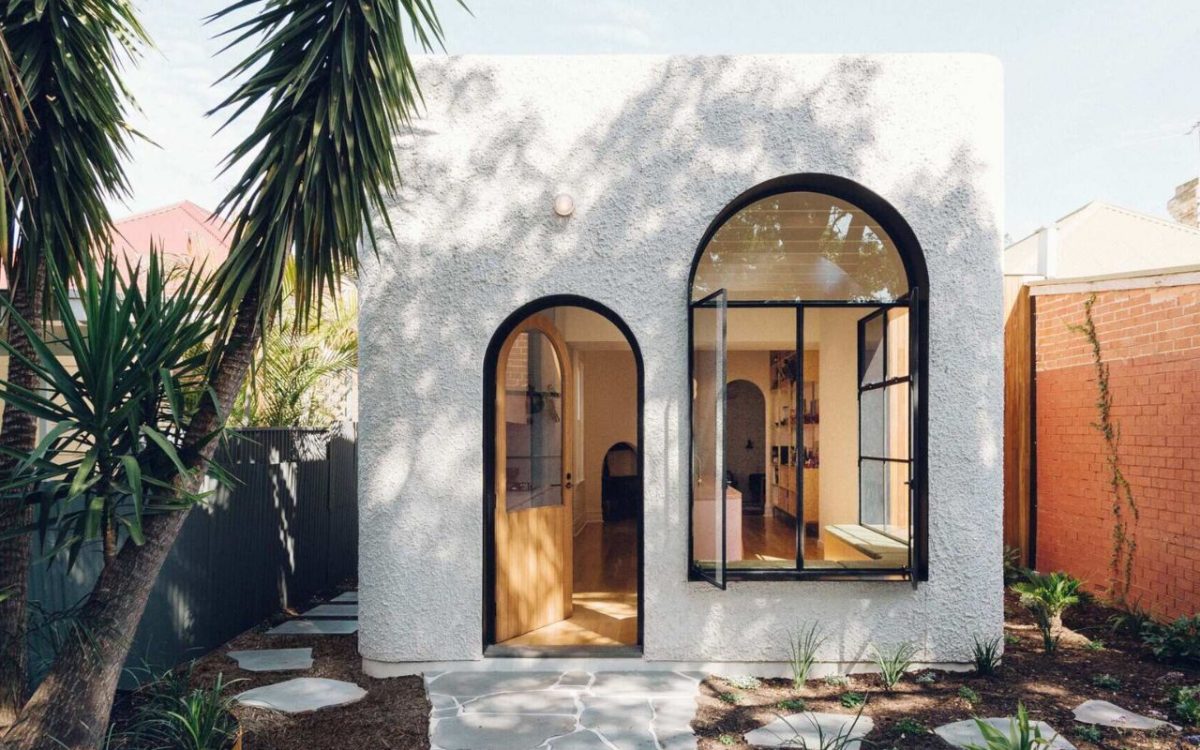 Тишина снаружи — праздник внутри: коттедж с игривым характером