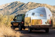 Новый сверкающий кэмпер с 