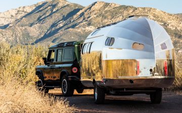Новый сверкающий кэмпер с 