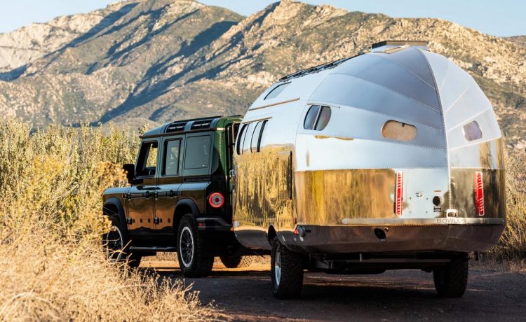 Новый сверкающий кэмпер с 