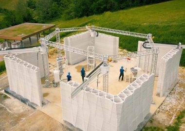 Четыре роботизированные руки построили фермерский дом будущего