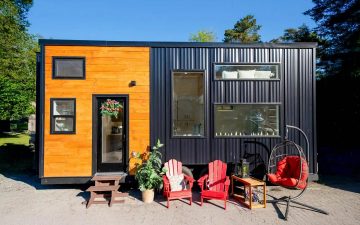 Компактный мини-дом с двумя спальнями и удобной кухней