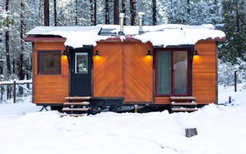 Автономный мини-офис с двумя рабочими зонами и встроенной спальней Автономный мини-офис с двумя рабочими зонами и встроенной спальней
