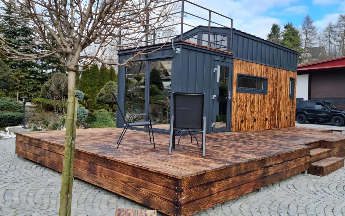 Мини-дом Erica расширяет пространство благодаря террасе на крыше