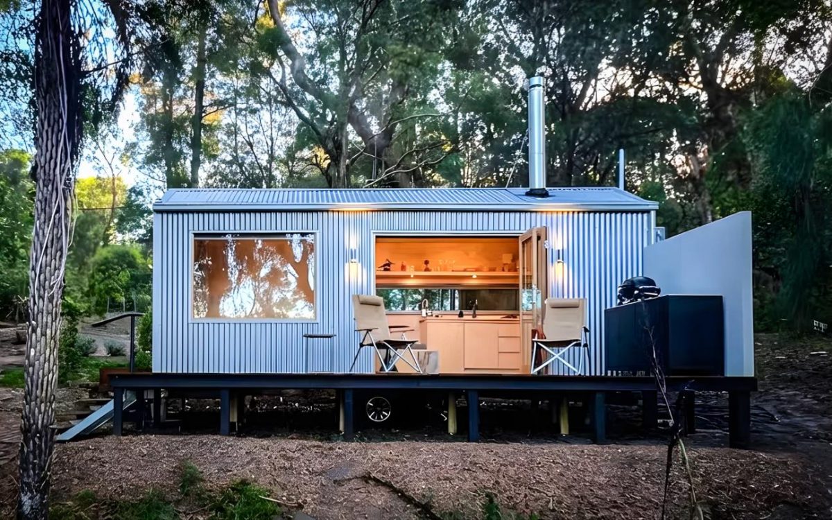 Мини-дом Zinc Studio гармонирует с природой