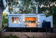 Мини-дом Zinc Studio гармонирует с природой