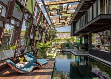 Holocene House: где вода, сад и архитектура сливаются в единую экосистему Holocene House: где вода, сад и архитектура сливаются в единую экосистему