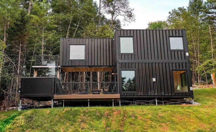 Vermont: современный дом с бассейном и сауной, построенный из контейнеров