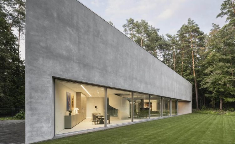 Треугольный дом: как ограничения превратились в архитектурное преимущество