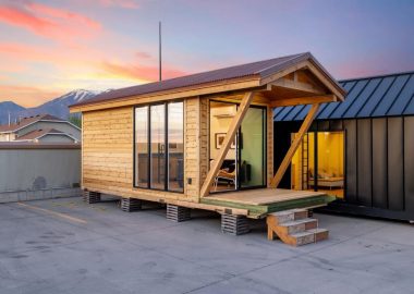 Sledhaus 200: компактный и доступный мини-дом с продуманной планировкой