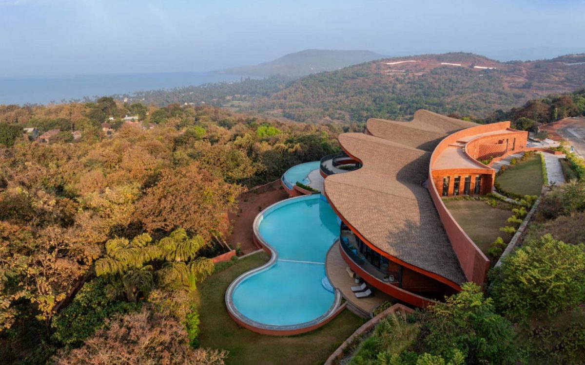 Оздоровительный комплекс на склоне: архитектура в диалоге с природой