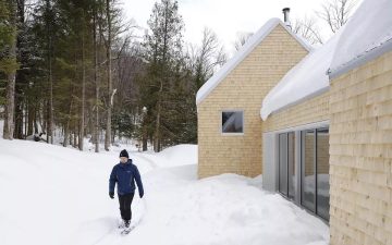 Компактный дом La Maraude: в гармонии с лесом