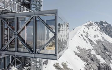 Бывшая антенна связи теперь эффектная туристическая башня с панорамными видами Альп Бывшая антенна связи теперь эффектная туристическая башня с панорамными видами Альп