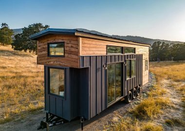 Мини-дом Cedar Ridge сочетает мобильность и уют загородного коттеджа Мини-дом Cedar Ridge сочетает мобильность и уют загородного коттеджа