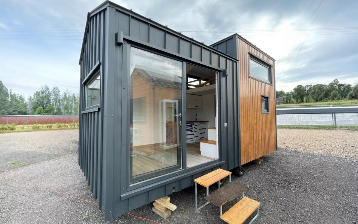 Mini House 300×600: компактное жилье площадью всего 23 кв. м
