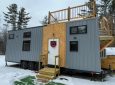 Очень широкий мини-дом с террасой на крыше вмещает до пяти человек