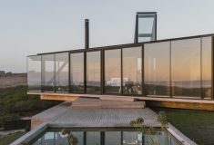House 22: резиденция в склоне холма